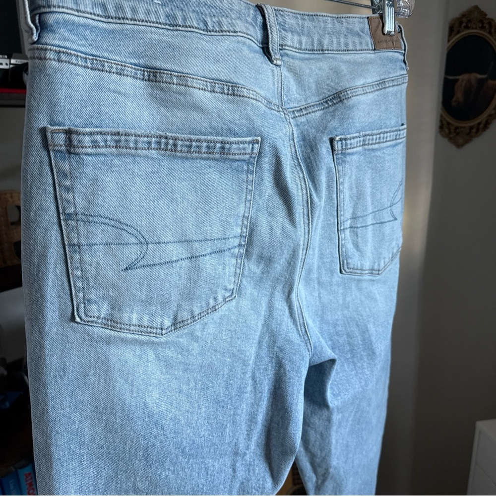 American Eagle Women’s Strigid Mom Light Blue Jeans Size 12 XShort - Picture 6 of 10